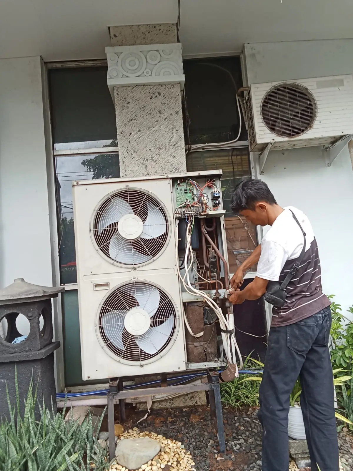 Jasa service elektronik dan AC datang ke rumah di Semarang